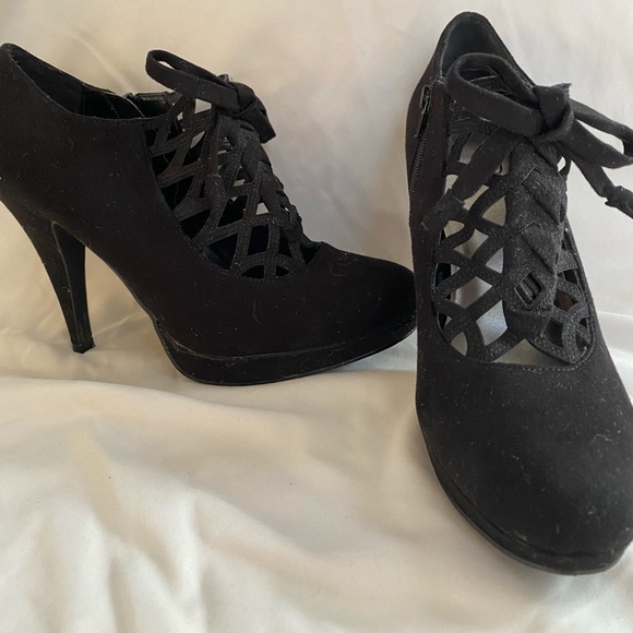IMPO Black Suede Heels - Picture 2 of 6